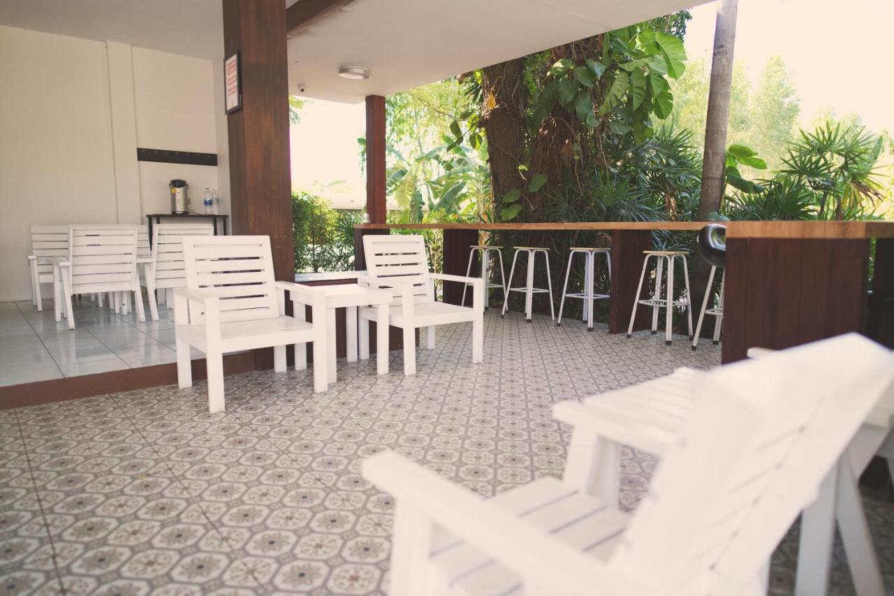Deejai Hotel ศรีราชา ภายนอก รูปภาพ