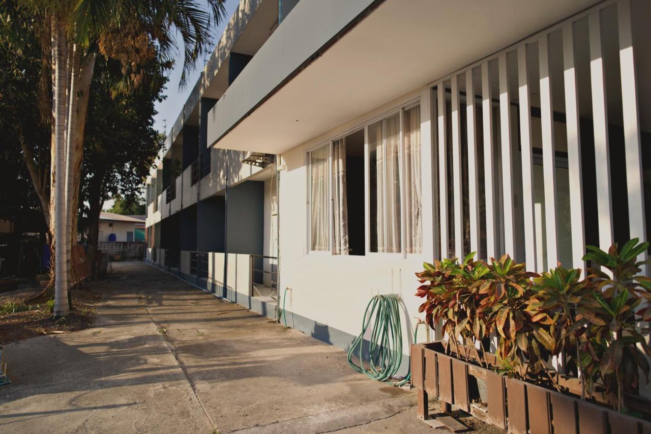 Deejai Hotel ศรีราชา ภายนอก รูปภาพ