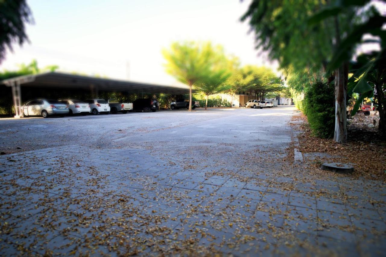Deejai Hotel ศรีราชา ภายนอก รูปภาพ