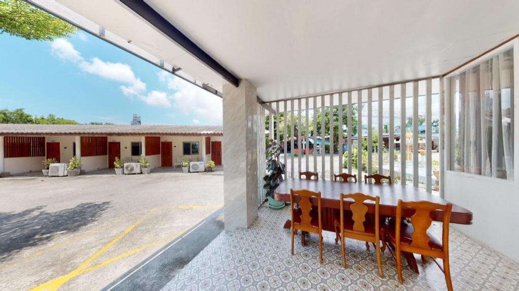 Deejai Hotel ศรีราชา ภายนอก รูปภาพ