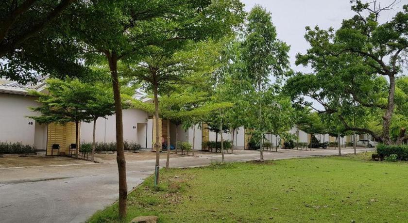 Deejai Hotel ศรีราชา ภายนอก รูปภาพ